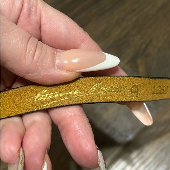 Vintage Etienne Aigner burgundy leather and brass belt size 26 - Picture 4 of 6